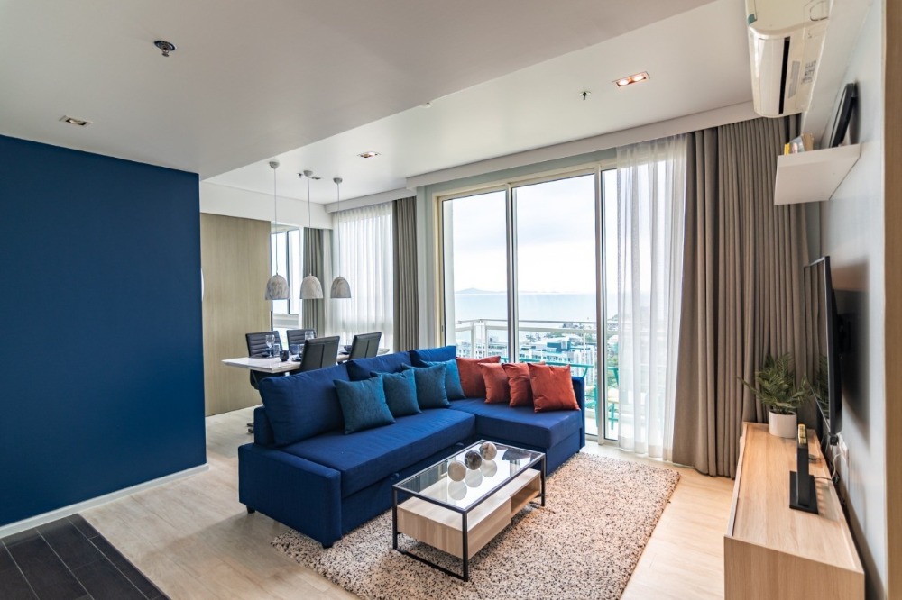 For SaleCondoPattaya, Bangsaen, Chonburi : **For Sale: Urgent!** Beautiful condo in Pattaya, located on Jomtien Beach. Stunning sea view with complete furnishings.