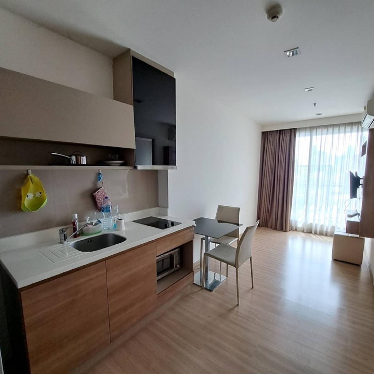 For SaleCondoSapankwai,Jatujak : ❤️❤️ Urgent sale, very good price, Rhythm Phahonyothin-Ari condo, 9th floor, city view, 35 sq m, 1 bedroom, 1 bathroom, price only 3.4 million, ready to move in, complete furniture and electrical appliances, interested, line tel 0859114585 ❤️❤️❤️ Near BTS