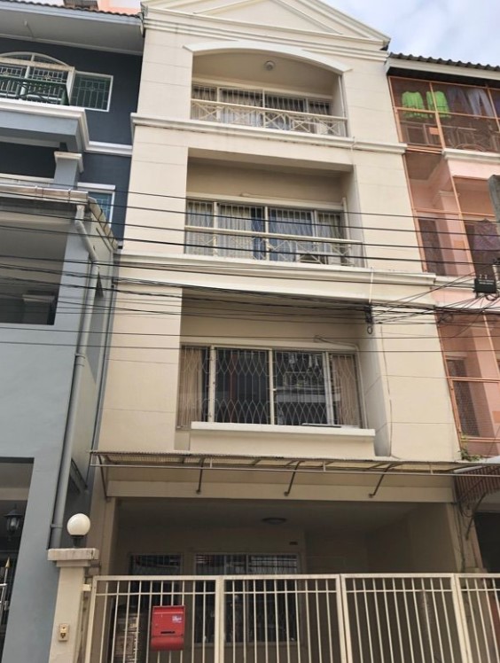 For RentTownhouseOnnut, Udomsuk : Townhouse for rent, Queens Place Village 2, Sukhumvit 101/1, Soi Wachiratham Sathit 8