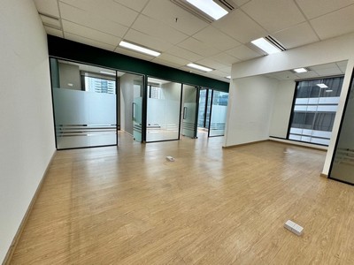 For RentOfficeSilom, Saladaeng, Bangrak : RF106 For rent, Kronos office building, Sathorn Nuea, area 122 sq m., CBD business area, on Sathorn Nuea Road