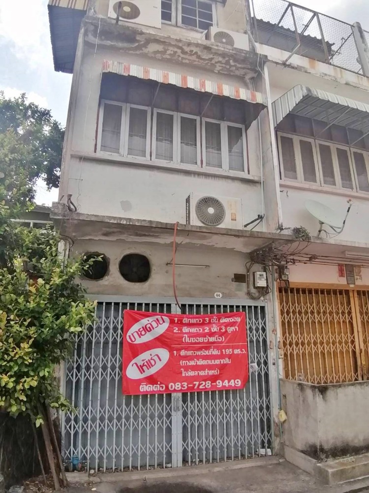 For LeaseholdShophouseWongwianyai, Charoennakor : For sale: 2 types of shophouses on Taksin Road, Soi 22, near Samre BTS Station and Somdech Phra Pin Klao Hospital BTS Station. Suitable for small industries or rental accommodations.