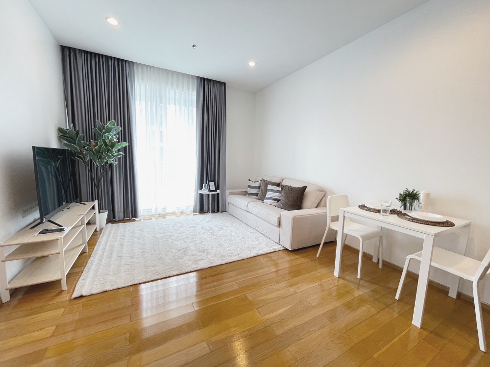 ขายคอนโดสุขุมวิท อโศก ทองหล่อ : Owner Post✅Newly Renovated✅ Sell with Tanant yield 5.1% 1 BR 55sqm 22th Floor Fully Furnished Ready to move in unblocked view