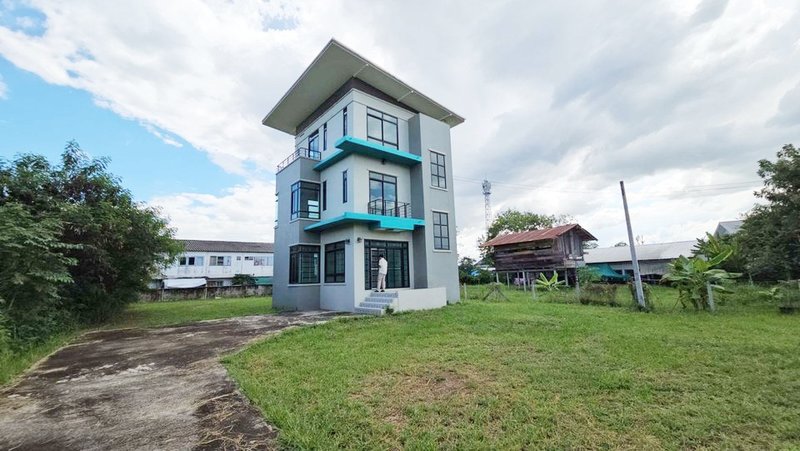 For SaleHousePhitsanulok : For sale: 3-storey single house, newly built, never occupied, on the road in Hua Ro Subdistrict, Mueang Phitsanulok District, Phitsanulok Province, near the Phitsanulok bypass road.