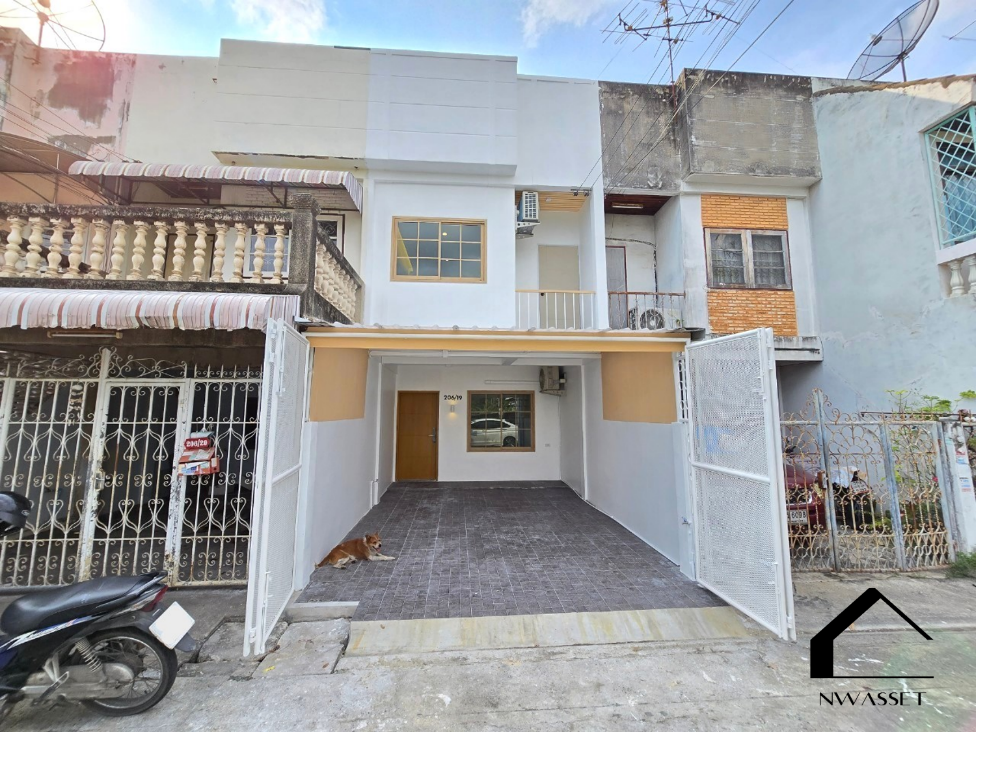 For SaleTownhouseBangna, Bearing, Lasalle : For sale: 2-storey townhouse, completely renovated, Rom Pho Village, Saraphawut Road, BTS Bangna only 5 minutes away.