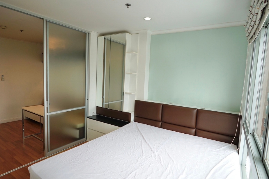 For RentCondoKhlongtoei, Kluaynamthai : For rent Lumpini Place Rama 4 - Kluaynamthai [Lumpini Place Rama 4 - Kluaynamthai] Beautiful room, good price, convenient travel, fully furnished, ready to move in immediately, make an appointment to view the room.