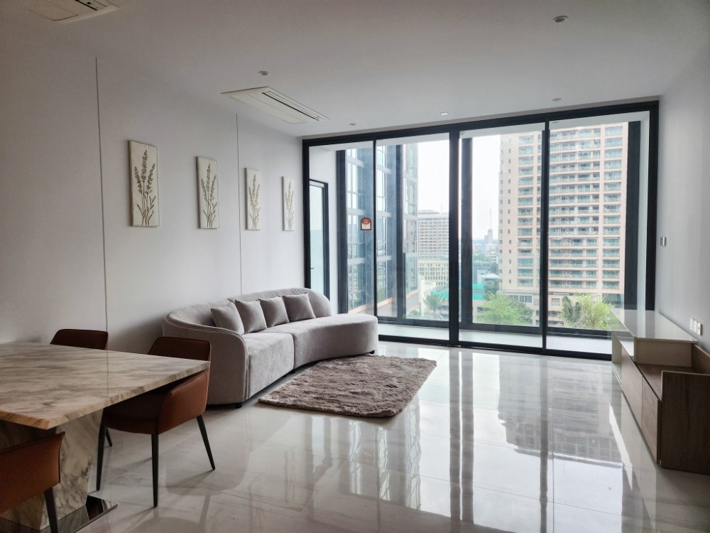 For RentCondoSathorn, Narathiwat : ♦ Super Luxury ♦ 10+ floor, 93.00 sq.m. | 2 Bedrooms, pool view | Condo near MRT Lumpini 1 min., St. Joseph Convent School 2 mins., Silom Complex 2 mins., One Bangkok 3 mins., Lumpini Park 6 mins.