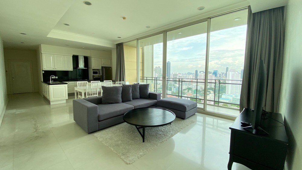 ให้เช่าคอนโดสุขุมวิท อโศก ทองหล่อ : For Rent: Condo, ROYCE Private Residences, 2 Bedrooms /2 Bathrooms *Fully Furnished /High Floor /Balcony & Ready to move in*