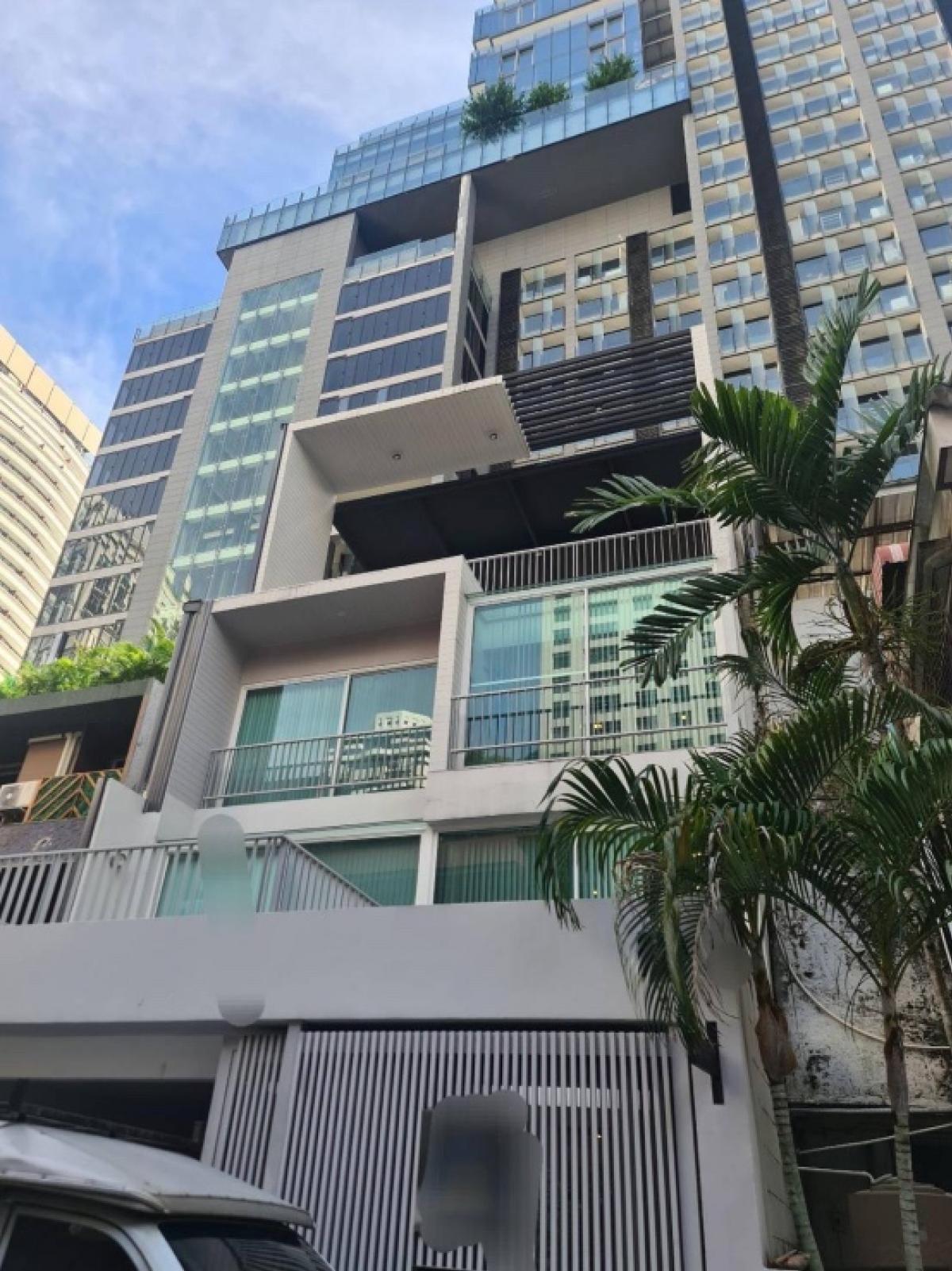 ให้เช่าโฮมออฟฟิศนานา : Rental : 𝙃𝙤𝙢𝙚 𝙊𝙛𝙛𝙞𝙘𝙚 𝙞𝙣 𝙉𝙖𝙣𝙖 , BTS Nana , 320 sqm , 3 Storeys , Private Lift , 2 Parking Lot ปล่อยเช่า Home Office ใน นานา , ขนาด 320 ตรม , 3 ชั้น , มี 3 ชั้น , 2 ที่จอดรถ 🔥🔥Rental : 150,000 THB / Month🔥🔥More Information📱Tel : 061-9979915 / Kat📱Line : 061