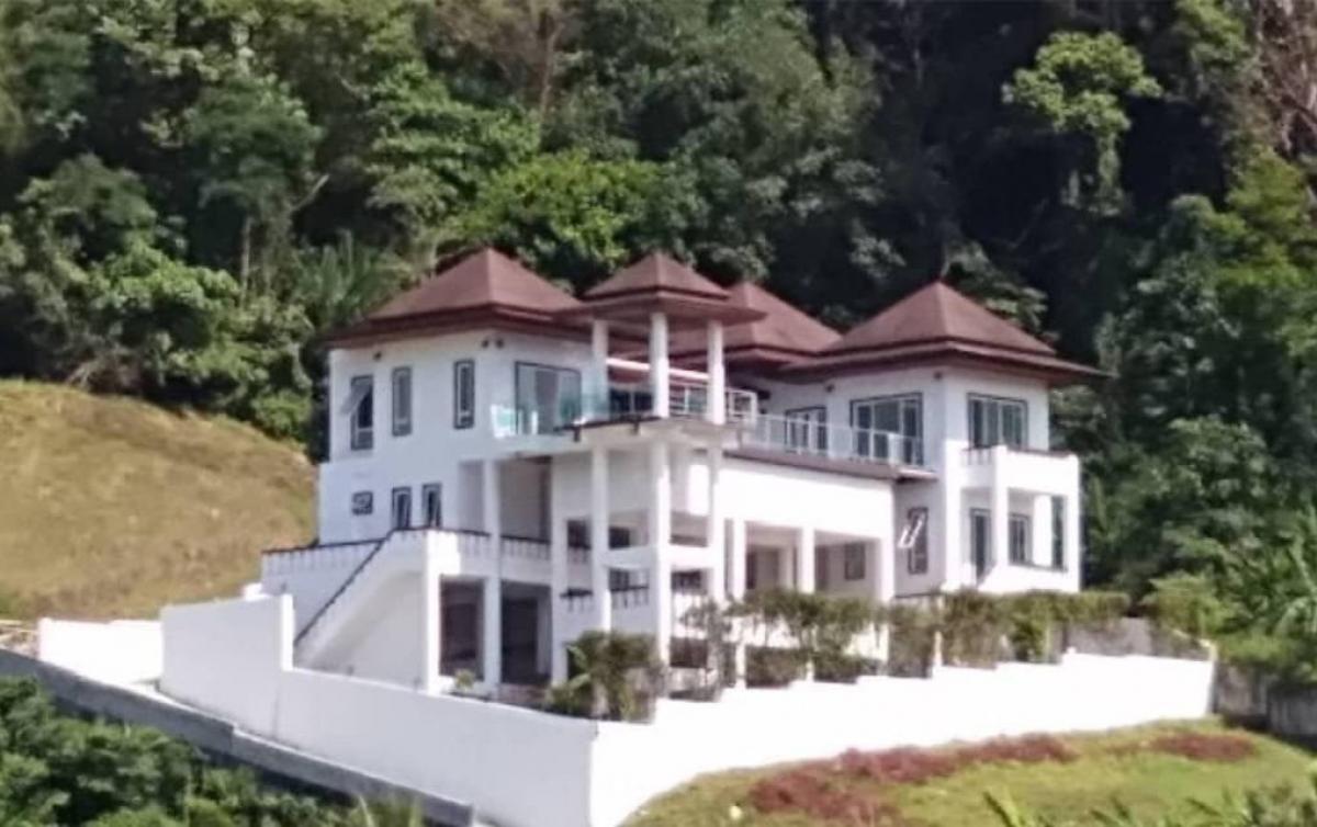 ขายบ้านภูเก็ต : Pool villa seaview in kamala beach 🏖️ • 5 Bedroom • 5 Bathroom Land Size  152.9 SQW ( 611.6 SQM) Usage areamore than 400 SQM. Can seen and negoiate.💰Selling the price 32,000,000 THB. Negotiate If you have more budget i have option for plot of land at the 