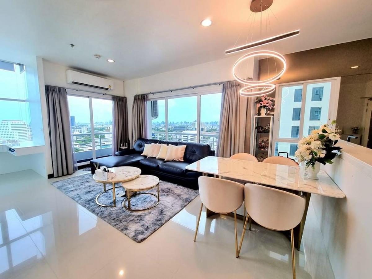 For SaleCondoPattanakan, Srinakarin : 📢Why have to buy this unit?1. Reasonable and worth price for living or investing at The Fourwings Residence 2. located on good location on the main Srinakarin road easily access to Motorway and express way3. Big size unit for 1 bed