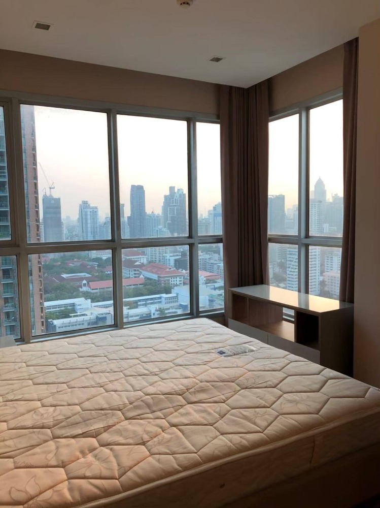 For RentCondoRama9, Petchburi, RCA : The Address Asoke, 28th floor, corner room, 2 bedrooms, 2 bathrooms, area 65 sq m.