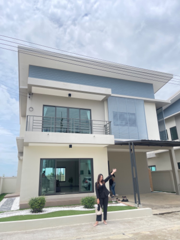 For SaleHousePathum Thani,Rangsit, Thammasat : 2-storey twin house on the main road (Rangsit-Nakhon Nayok) with free gold and iPhone 16