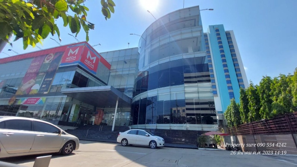 For RentShowroomRatchadapisek, Huaikwang, Suttisan : Office space for rent on Ratchadaphisek Road, a prime business location in the heart of Ratchada. Rent the entire floor, usable area 1,130 square meters.