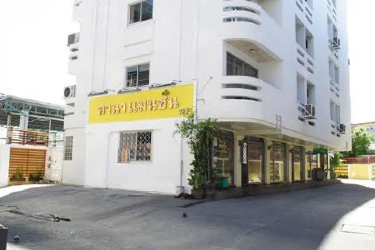 For RentRetail SpaceThaphra, Talat Phlu, Wutthakat : Shop for rent on the ground floor of an apartment building in the Tha Phra area, entrance in front of the building on the main road