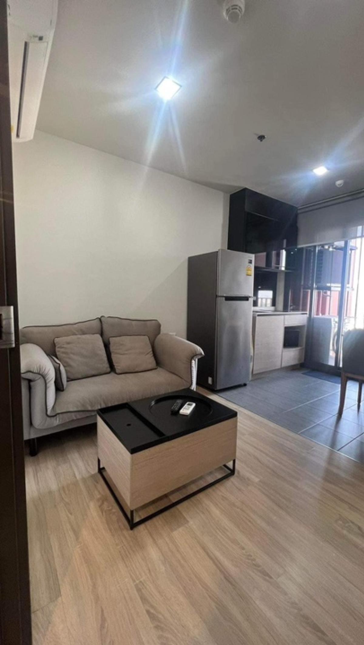 For RentCondoRama9, Petchburi, RCA : ✅For rent Condo THE BASE GARDEN RAMA9AIRPORT LINK RAMKHAMHENG available for rent 10,500 baht/month Minimum rental contract 12 months #Details ✅ 1 bedroom, 1 bathroom ✅ Size 28 sq m. ✅ 21st floor #Electrical appliances ✅ Air conditioner ✅ TV ✅ Refrigerator