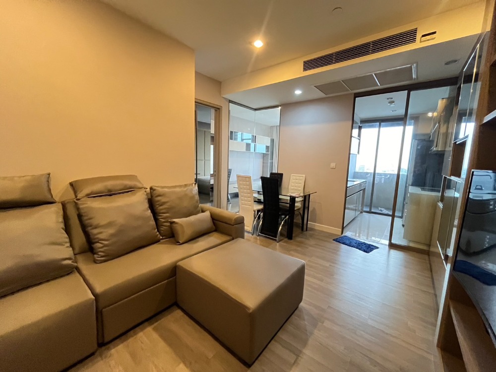 For RentCondoSiam Paragon ,Chulalongkorn,Samyan : The Room Rama 4, the real room is very beautiful. For rent! High floor, river view, the real room is very beautiful. It is very difficult to find a large 1 bedroom in this location. Dont miss it!