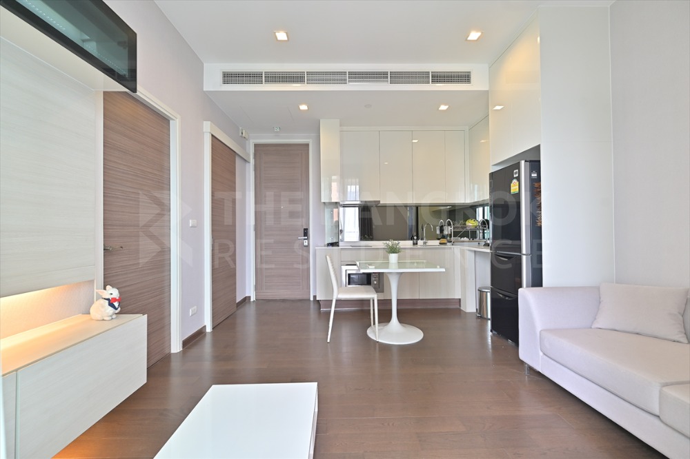 ขายคอนโดพระราม 9 เพชรบุรีตัดใหม่ RCA : Sell: 5.99 mb , Q asoke 1 bedroom 1 bath size 35 sq.m. Call . 0956365982