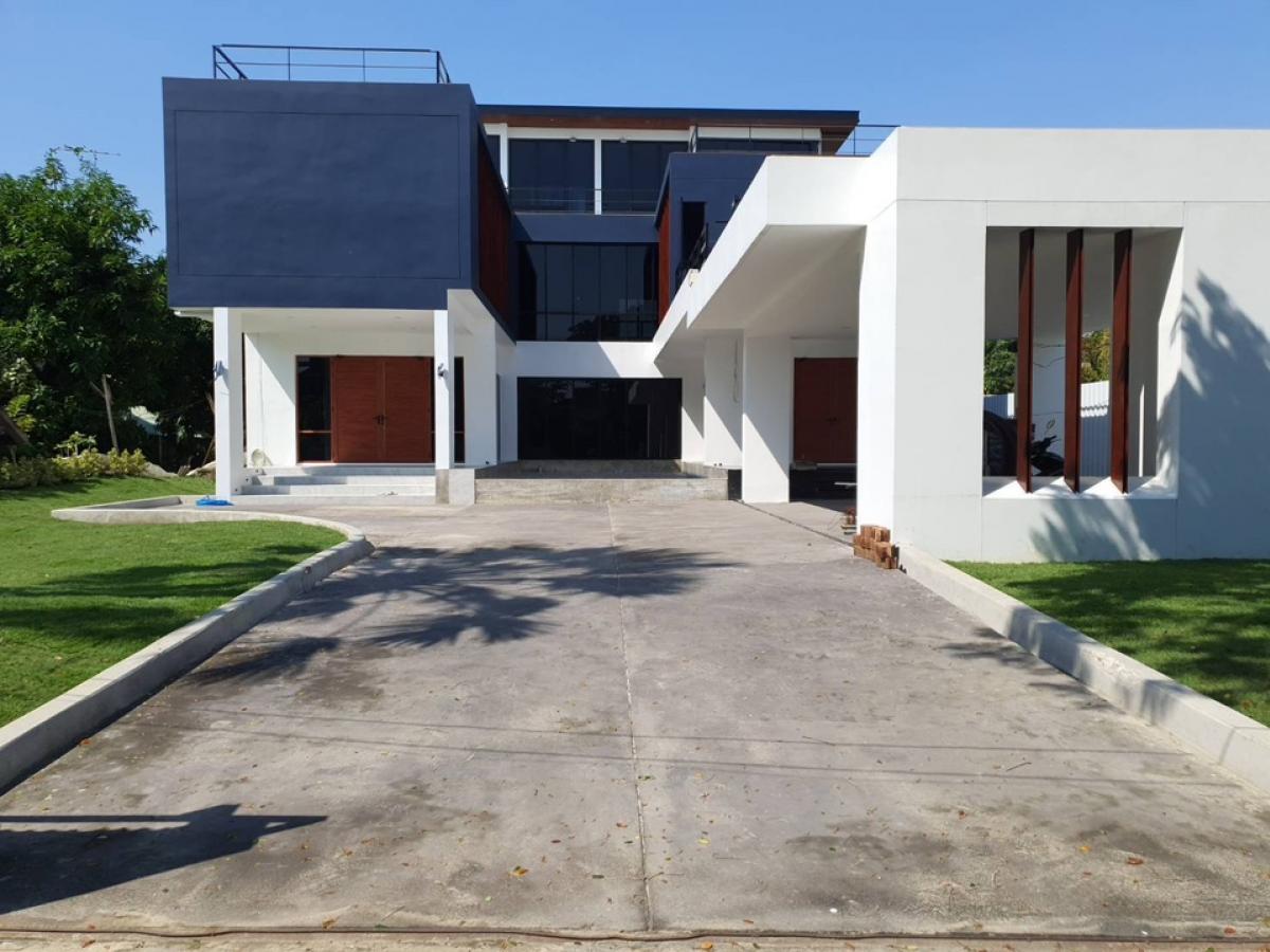 For RentHome OfficeOnnut, Udomsuk : Rental / Selling : Pool Villa Modern House & Home Office with Private Pool In Bangjak, 3 Storeys , 5 Beds 7 Bath , 700 sqw , 600 sqm , 5-7 Parking Lot** 10 Mins to Ekamai ** 🔥🔥Rental Price : 350,000 THB / Month 🔥🔥🔥🔥Selling Price : 175,000,000 TH