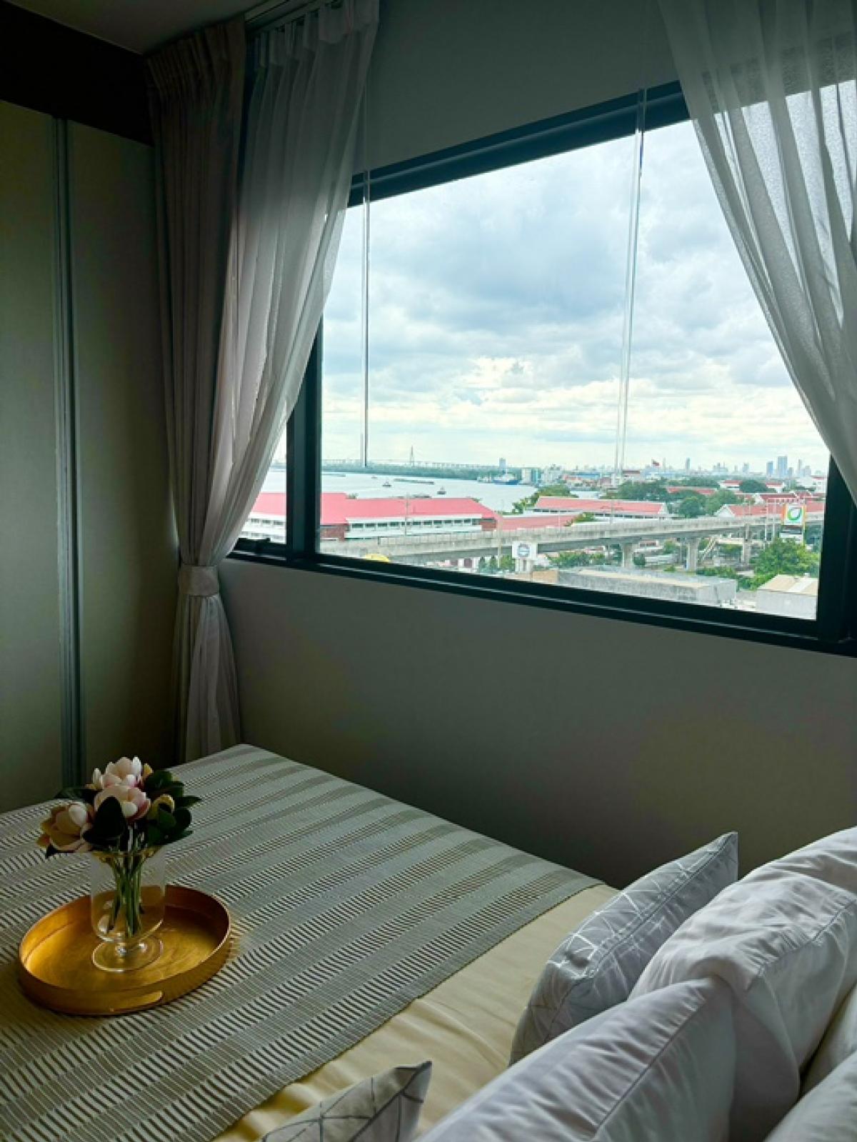 For RentCondoSamut Prakan,Samrong : For rent: beautifully decorated room, like a model room, KNIGHTSBRIDGE SKY RIVER OCEAN condo, corner room, river view