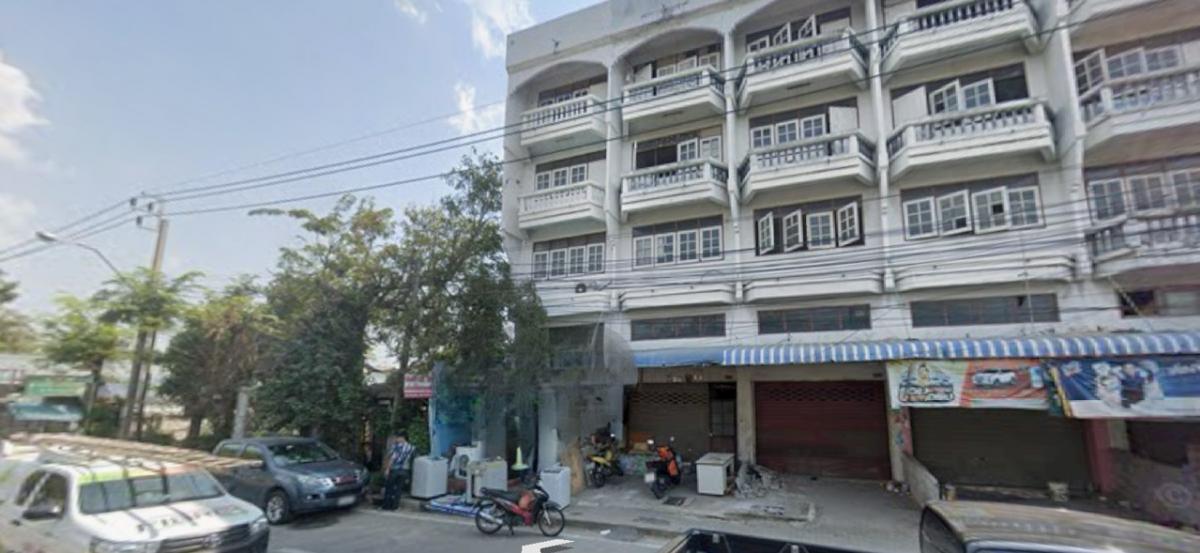 For RentShop HouseBang kae, Phetkasem : Rent a 3 -floor building 4.5 floors, 12 meters wide, next to the road, along the side of Phasi Charoen Park the car on the side of the road on the side of the road. There are a lot of housing estates.