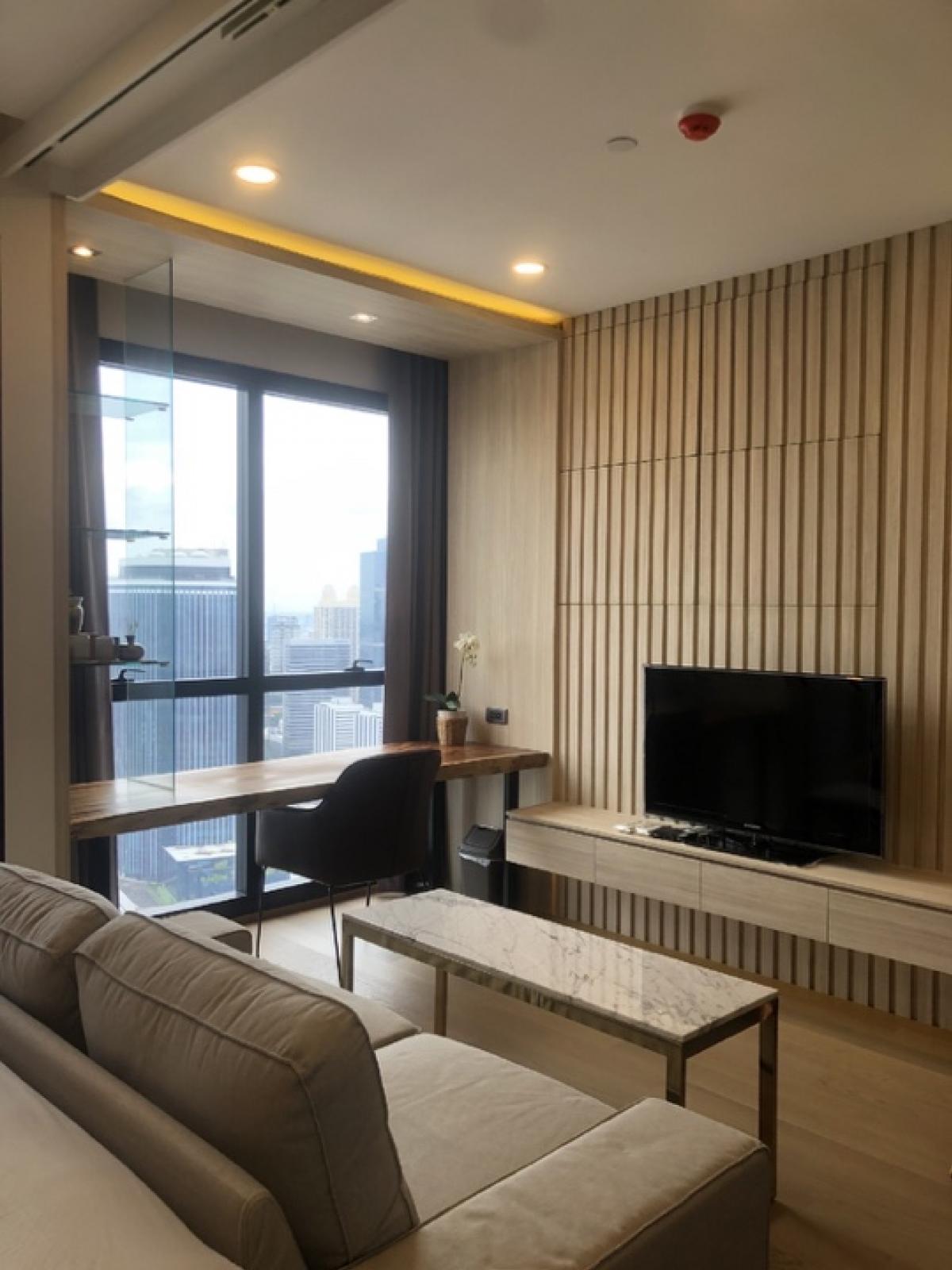 For RentCondoSiam Paragon ,Chulalongkorn,Samyan : Ashton Chula 1 bedroom 32.5sqm very high floor for rent only 27,000 please contact 0816878954