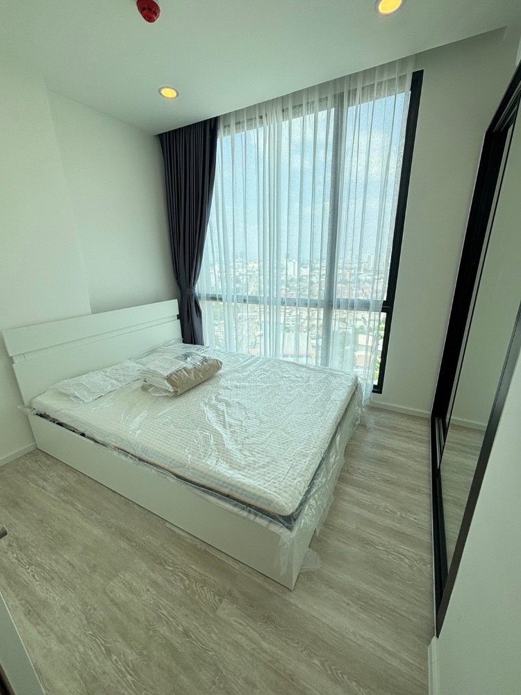 For RentCondoBang Sue, Wong Sawang, Tao Pun : ☘️ New condo with a view of the Chao Phraya River curve on Pibulsongkram Road, full of complete common areas. There are many common rooms, various facilities, lots of activities, a fitness center, and a swimming pool.