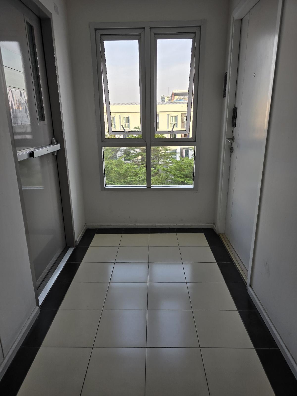 For RentCondoChaengwatana, Muangthong : Plum Condo, Chaengwattana Station, Phase 2, Building A, 5th floor, corner room, no door, opposite room, very private, near the juristic person, convenient for receiving parcels. The owner is renting it himself. Contact 0971136222.