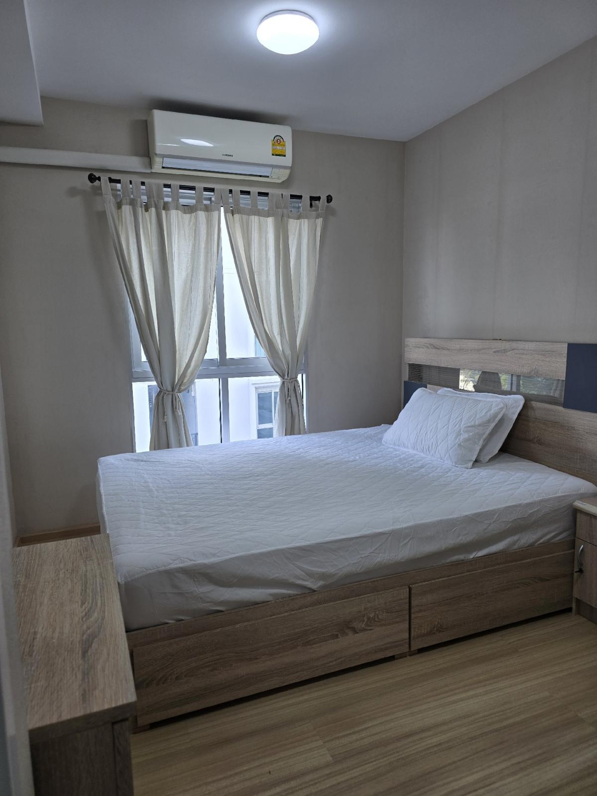 For RentCondoChaengwatana, Muangthong : Plum Chaengwattana Station, corner room, 8,500 per month, contact 0971136222