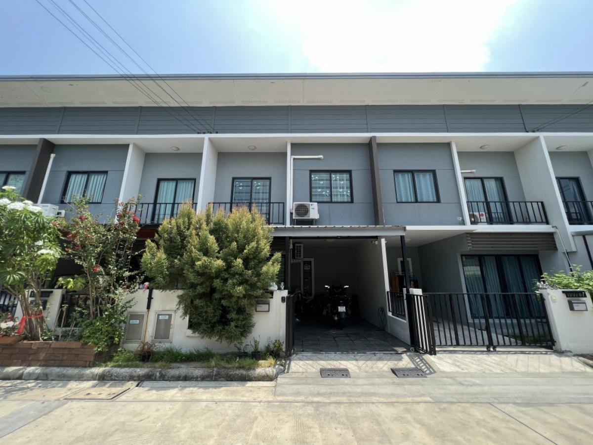 For SaleTownhomeSamut Prakan,Samrong : Townhouse for sale, The Color 2 Bangna-Wongwaen