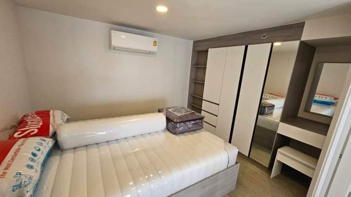 For RentCondoSeri Thai, Ramkhamhaeng Nida : For rent: Origin Plug & Play Ramkhamhaeng Triple Station, a comfortable room with 2 floors.