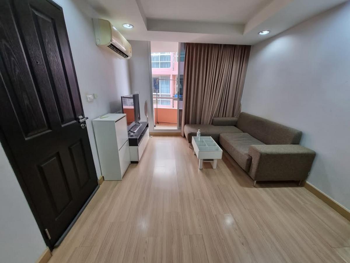 For RentCondoRatchadapisek, Huaikwang, Suttisan : 🎏🪅Condo The Kris Ratchada 17🪅🎏🚄 MRT Sutthisan 500 meters - 1 bedroom, 1 bathroom - Room size 39.5 sq m. - 5th floor, corner room🚫 Fitness, swimming pool, furniture, electrical appliances, complete🈵️ Selling for 2.45 million baht, transfer 50/50🈵️ Monthly 