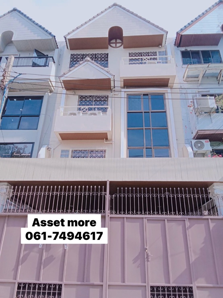 For RentTownhouseSukhumvit, Asoke, Thonglor : Townhouse for rent, 4 floors, size 22 sq m, usable area 300 sq m, convenient transportation, Sukhumvit 55 location, Khlong Tan Nuea Subdistrict, Watthana District, Bangkok