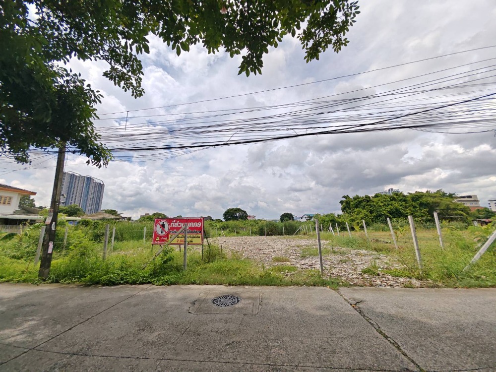 For RentLandSamut Prakan,Samrong : Land for rent in Apichart 9 Alley near BTS Pu Chao, Samutprakarn