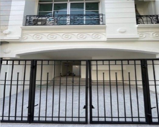 For RentTownhouseYothinpattana,CDC : Baan Klang Muang, Lat Phrao-Yothin Phatthana, Soi Pradit Manutham 19 / Renovated the whole house / 5 air conditioners / some furniture / can be used as a residence or office, can register a company