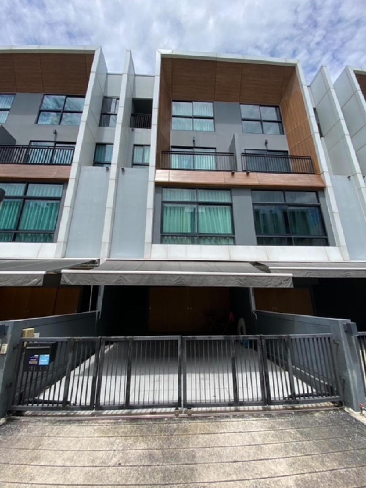 ให้เช่าทาวน์เฮ้าส์/ทาวน์โฮมพัฒนาการ ศรีนครินทร์ : Arden pattanakran20 Townhome 3.5 ชั้น