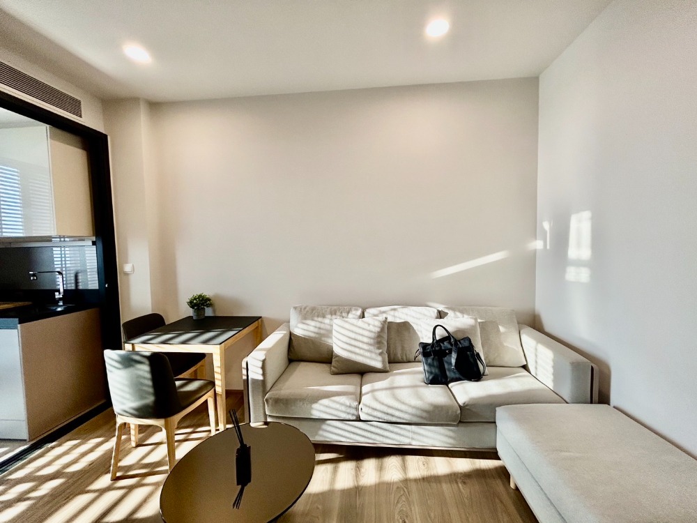 For RentCondoSukhumvit, Asoke, Thonglor : Condo for rent OKA Haus Sukhumvit 1 bedroom 1 bathroom 33rd floor size 33.75 sq m. Rental price 20,000/month.