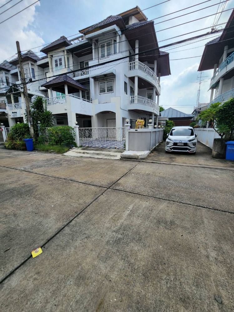 For RentTownhouseRamkhamhaeng, Hua Mak : 🎯For rent: Townhome/home office, 4 floors, corner house, 49 sq m., Inthraphon Road, Wang Thonglang, Bangkok. 🏩Near The Scene Town in Town