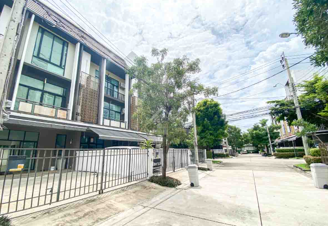 For SaleTownhouseBang Sue, Wong Sawang, Tao Pun : For sale: Flora Wong Sawang Townhome on Krungthep Nonthaburi Road, near Tiwanon Intersection BTS Station