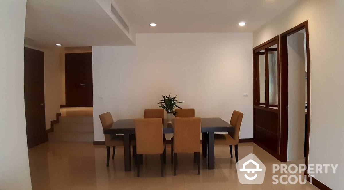 For RentCondoWongwianyai, Charoennakor : 3-BR Condo at Sathorn Residence Condominium near BTS Surasak