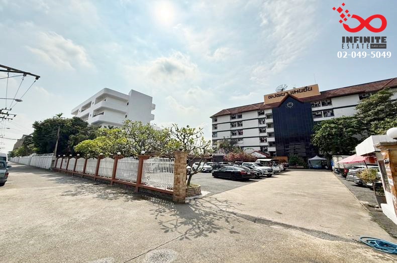 For SaleBusinesses for saleRatchadapisek, Huaikwang, Suttisan : For sale: 6-storey apartment building, area 1 rai 3 ngan 44 square wa, Pracha Uthit Road, Saha Pramul Alley