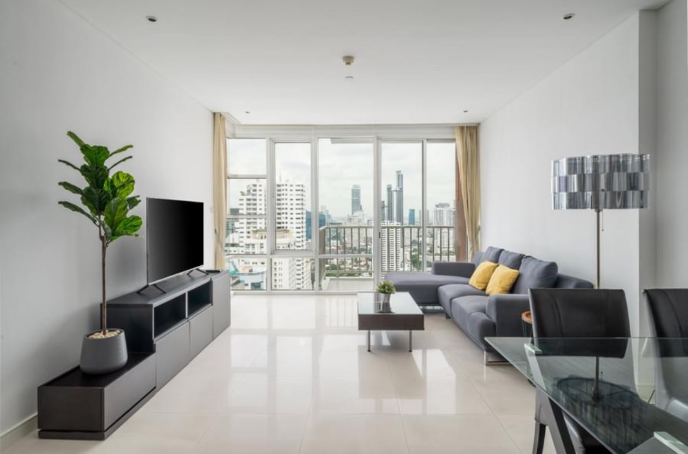 For RentCondoSukhumvit, Asoke, Thonglor : For rent Fullerton Sukhumvit: Fullerton Sukhumvit Condo Pet Friendly 🐶😻#Condo allows pets #Ready to move in #Near BTS Ekkamai only 350 meters and St. Andrews International School only 800 meters 🔹2 bedrooms + 2 bathrooms 🔹30th floor 🔹