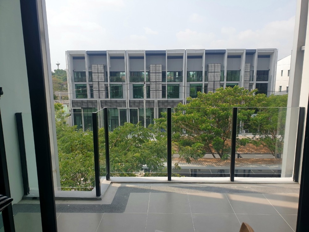 For RentHome OfficeSamut Prakan,Samrong : For rent: Cascade Bangna project, 4-storey home office, size 29 sq m., model house with full decoration, lots of parking, suitable for business.