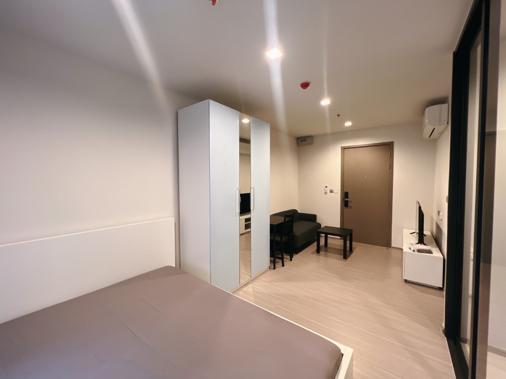 For RentCondoRama9, Petchburi, RCA : (for rent) Life Asoke Hype 300 meters from MRT Rama 9