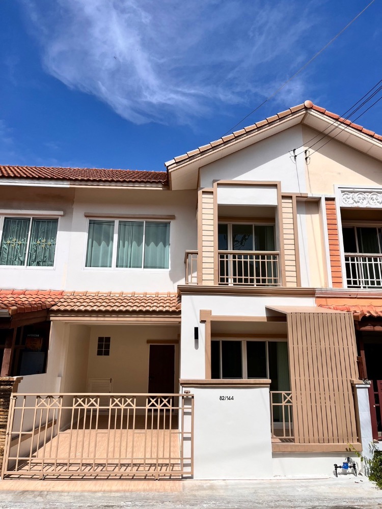 For SaleTownhousePathum Thani,Rangsit, Thammasat : 2-storey townhouse, newly decorated throughout