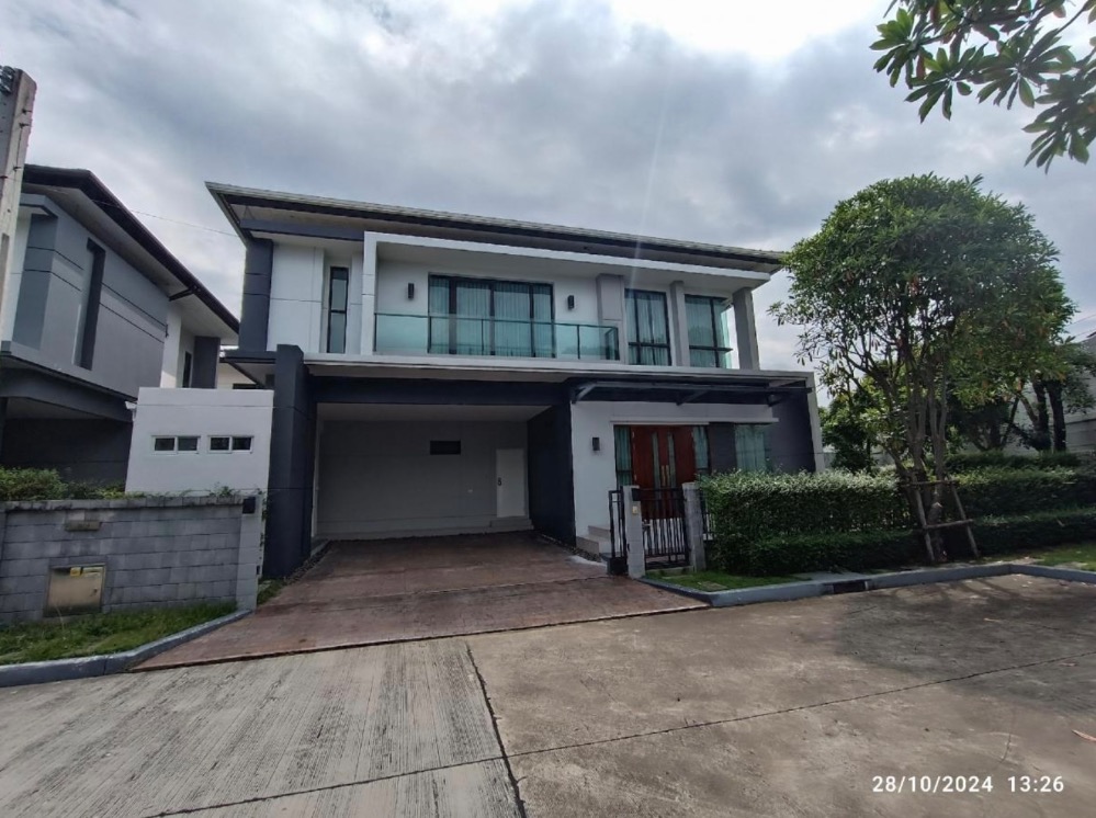 For SaleHouseBangna, Bearing, Lasalle : For sale: 2-storey detached house, The City Bangna Village, Km. 7, beautiful, cheap, just bring your bags and move in. Near Mega Bangna Shopping Center. Interested? Add Line: @841qqlnr