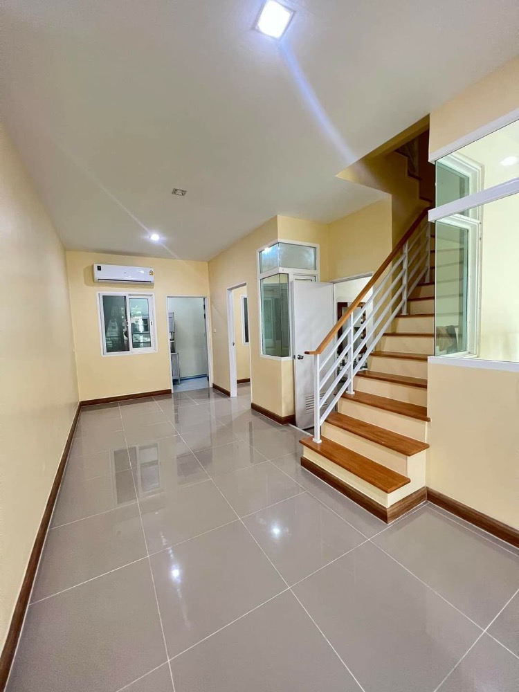 For SaleTownhouseLadkrabang, Suwannaphum Airport : P-2634 For sale! Townhome Golden Town Chaloem Phrakiat Suan Luang, empty house with air conditioner