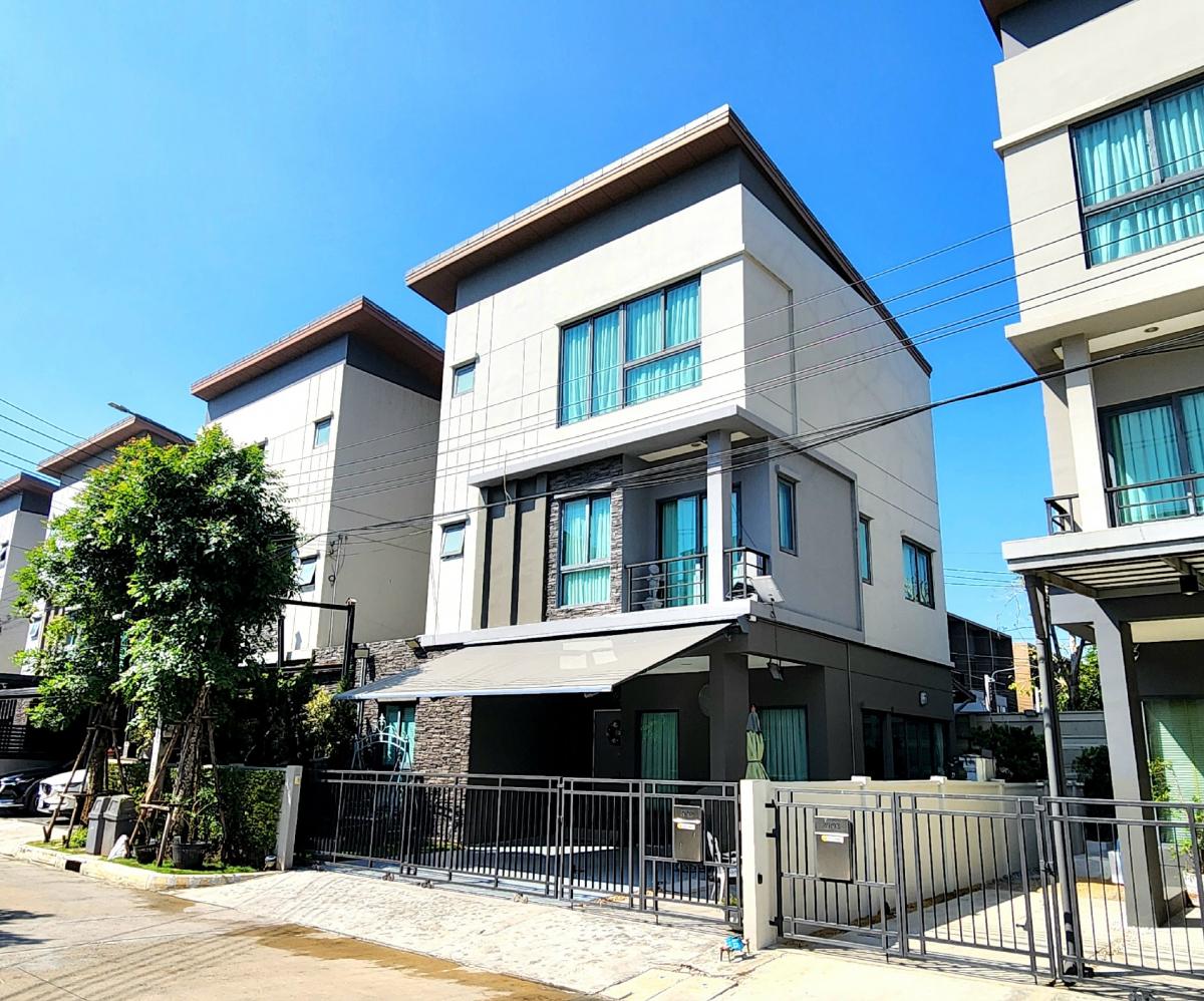 For SaleHouseMin Buri, Romklao : For sale and rent, 3-storey twin house, Baan Klang Muang, The Edition, Rama 9-Krungthep Kreetha, on the main road, Soi Kanchanaphisek 23, along the motorway.