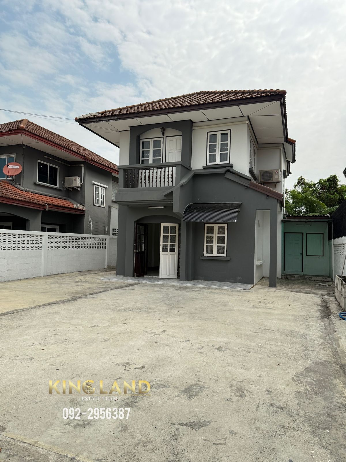 For RentHouseLadkrabang, Suwannaphum Airport : #For rent, 2-storey single house, Lat Krabang 42/3, large area, 6 parking spaces, 4 bedrooms, 2 bathrooms, only 5 minutes from Suvarnabhumi Airport. Rent is worth it, the more you share, the more worth it!! #Rent 18,000 baht #2-storey single house, near S