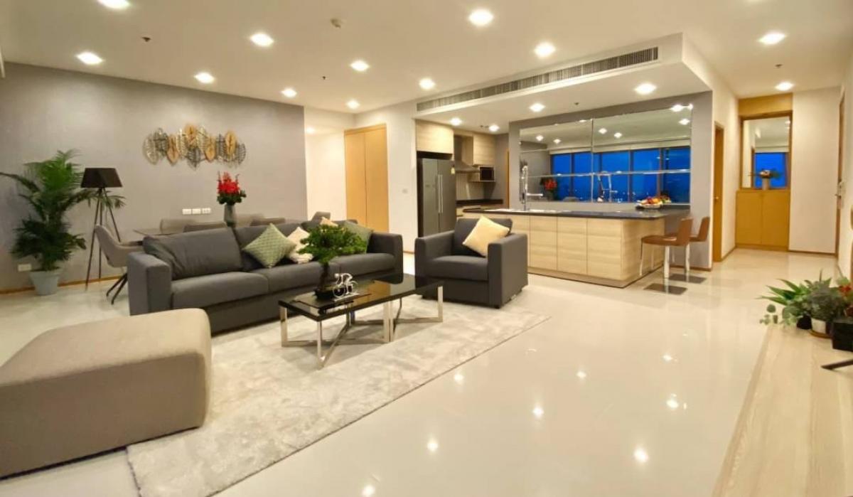 ให้เช่าคอนโดสุขุมวิท อโศก ทองหล่อ : The Emporio Place 3 BR + 1 Maid Rm & 5 Bathrooms with Balcony, High floor 37 130k