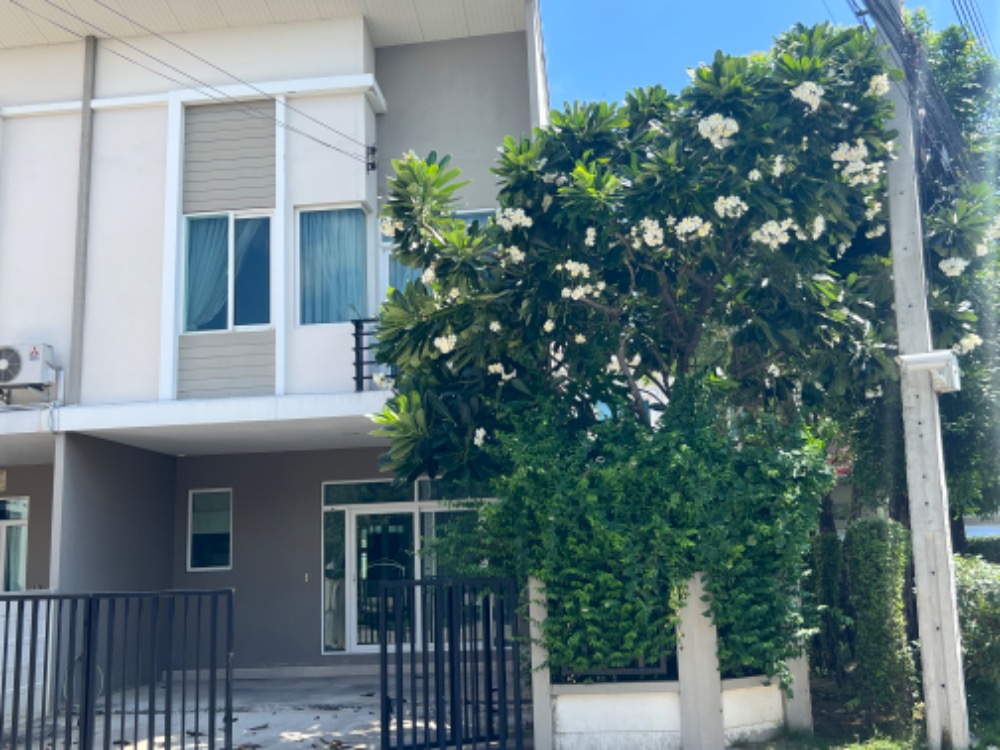 For RentTownhouseBangna, Bearing, Lasalle : 2-storey townhouse, corner room, garden view, furnished, for rent, Bangna-Bang Phli area, near Mega Bangna, only 1.3 km.